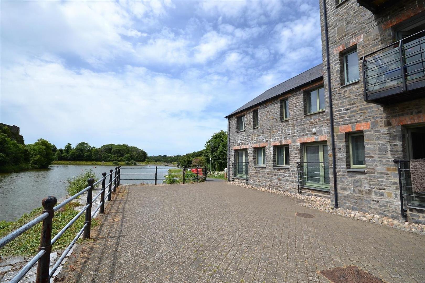 Castle Pond House Daire Pembroke Dış mekan fotoğraf